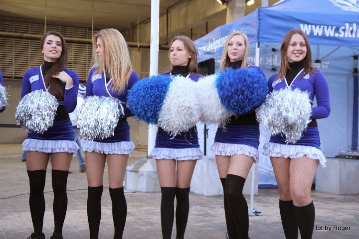 "Kolejorz Girls" na meczu ze Śląskiem Wrocław