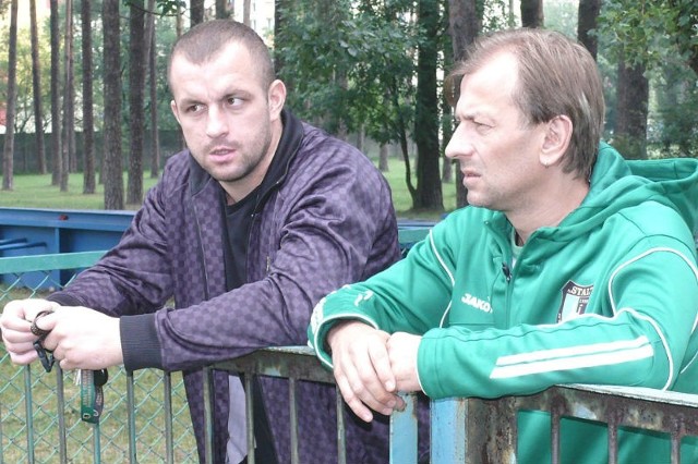 Szefowie piłkarskiej spółki ze Stalowej Woli, Grzegorz Zając (z lewej) i Mariusz Szymański, nie doczekali się wczoraj decyzji o przyznaniu Stali licencji na kolejny sezon w drugiej lidze.