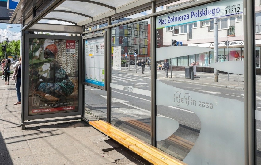 Egzotycznie w Szczecinie! Sztuka afrykańska na przystankach autobusowych w centrum miasta