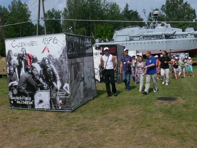 W dniu otwarcia wystawę oglądali uczestnicy wycieczki z Winnicy na Ukrainie.