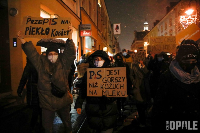 Strajk Kobiet w Opolu. Demonstracja przeszła w piątek przez Opole