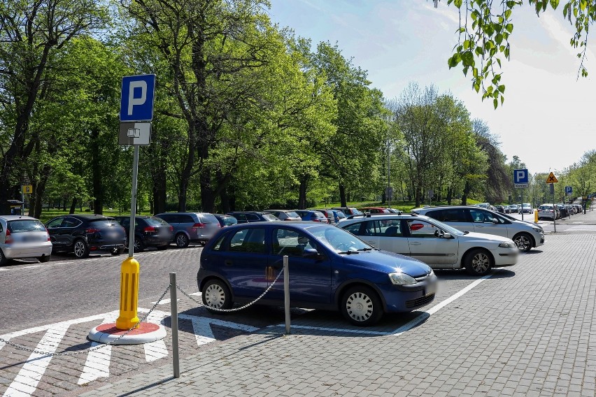 Nowa Strefa Płatnego Parkowania w Szczecinie. Linie poziome dezorientują kierowców. Wyjaśniamy