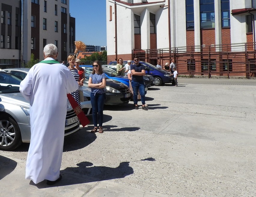 Święcenie pojazdów w parafii katedralnej w Białymstoku