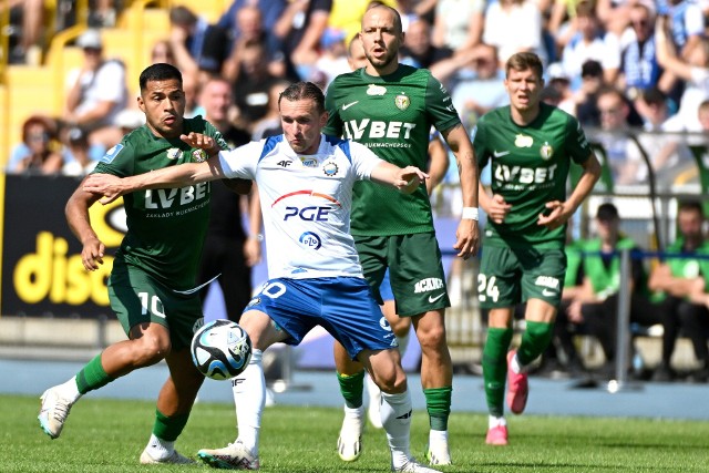 Śląsk Wrocław przegrał ze Stalą Mielec na wyjeździe 1:3. Oceniliśmy piłkarzy WKS-u za występ w tym spotkaniu. Oceny w skali 1-10, gdzie 10 to klasa światowa, a 1 występ poniżej wszelkiej krytyki. Kto był najlepszy, a kto najsłabszy w drużynie Śląska?