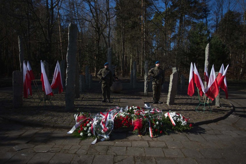 77. rocznica rozstrzelania polskich robotników przymusowych. Uroczystości w Lasku Południowym w Słupsku