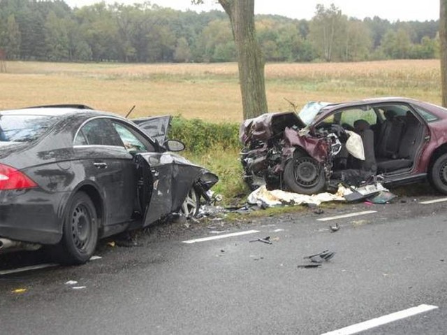 W zderzeniu mercedesa z audi zginęła 41-letnia kobieta.