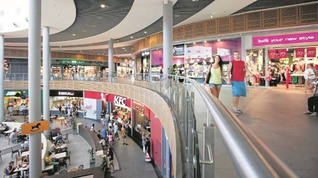 Centrum Handlowe  Jantar to największy tego typu obiekt na środkowym wybrzeżu Polski