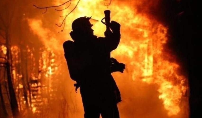 Pożar budynku w Czechowicach-Dziedzicach gasiło dziewięć...