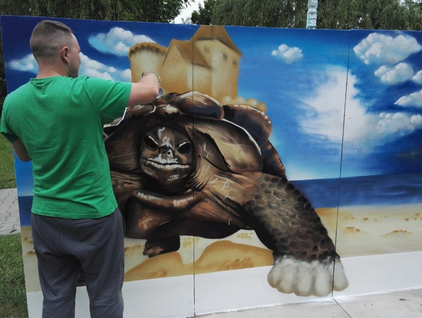 Przechadzając się parkiem na Dolnej Syberce w Będzinie, nie...