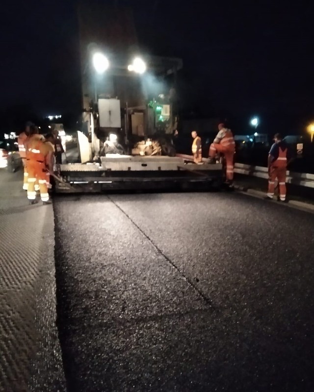 W nocy z środy na czwartek rozpocznie się  frezowanie warstwy ścieralnej nawierzchni odcinka zakopianki w Stróży (w kierunku Podhala)