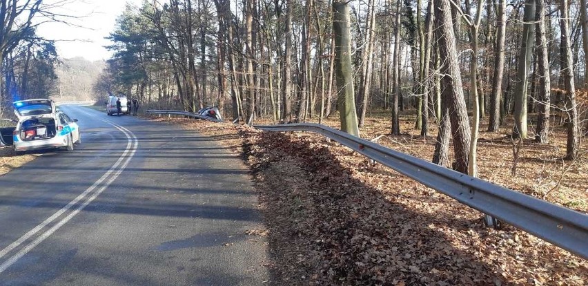 37-latek wypadł z drogi. Okazało się, że jechał na podwójnym gazie 