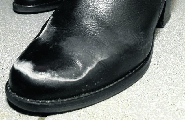 Jak wyczyścić buty z soli? [SPOSOBY] Sól nieodwracalnie niszczy obuwie |  Express Ilustrowany
