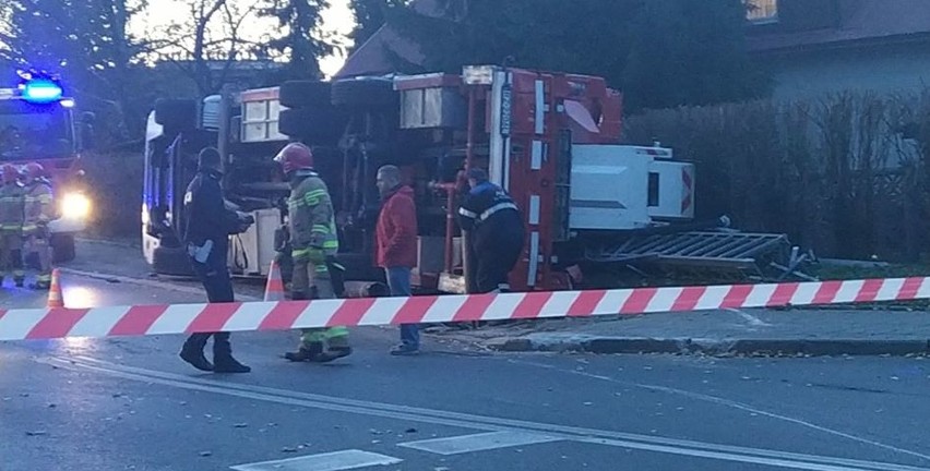 Po godz. 15.30 strażacy dostali zgłoszenie, że pali się dach...