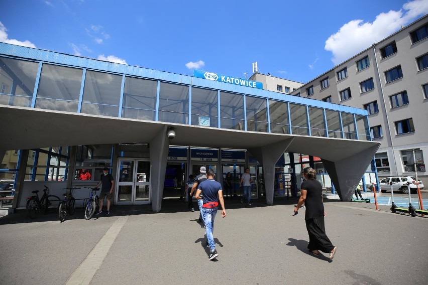 Dworzec na placu OMP w Katowicach....