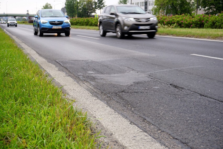 Sławinkowska dostanie nowy asfalt. A co z innymi „dziurawymi” ulicami? Na nową nawierzchnię czeka m.in. Witosa, Głęboka, Zana