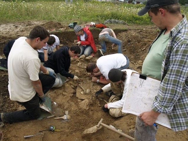 Studenci pierwszego roku Instytutu Archeologii Uniwersytetu Marii Curie-Skłodowskiej w Łublinie przez cały lipiec prowadzili badania w Tominach.