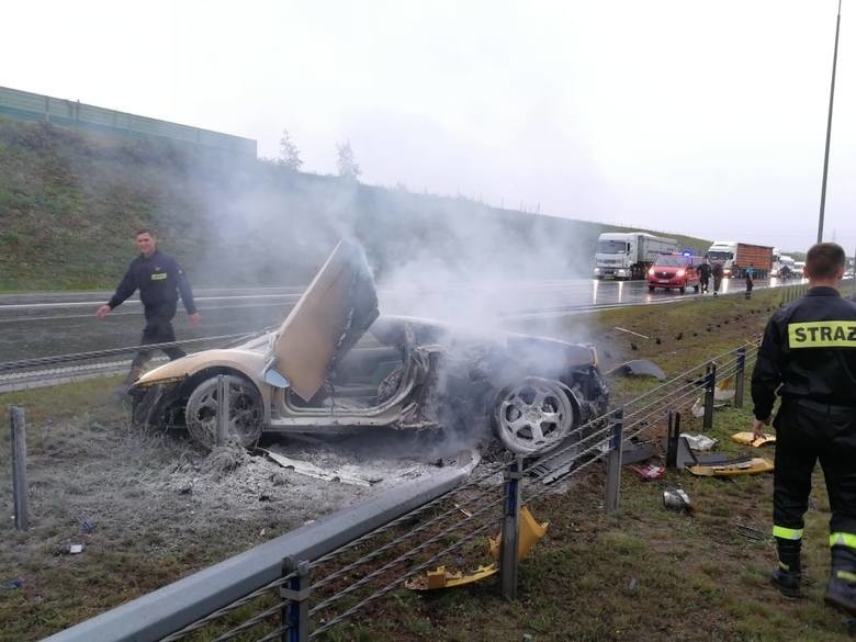 Kierowca na szczęście przeżył, jednak w związku z pożarem...