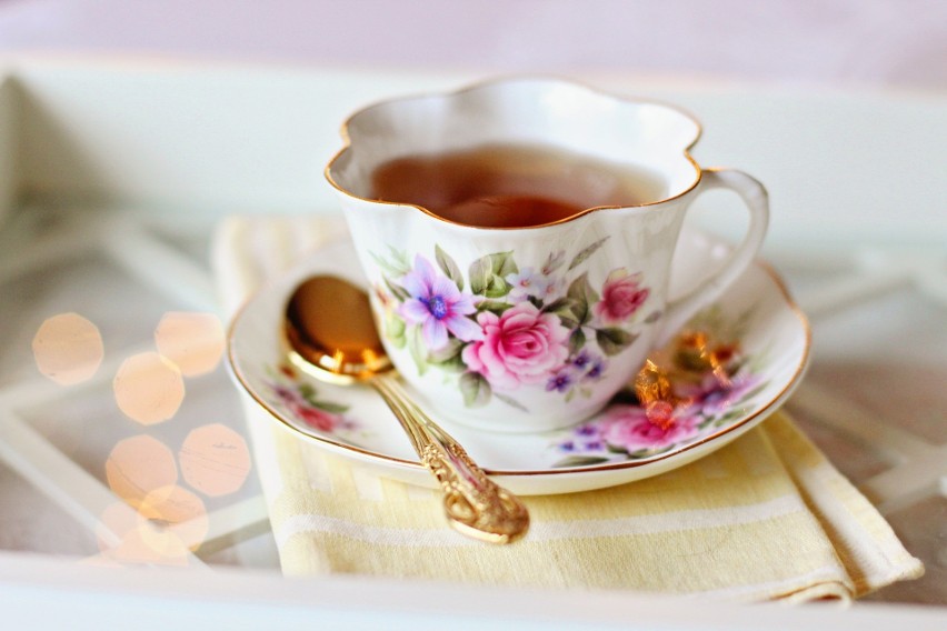 Herbata obok kawy jest najbardziej popularnym ciepłym...