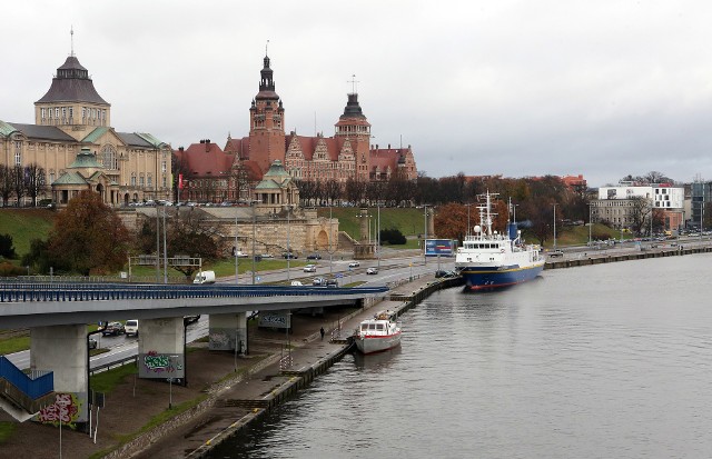 Ten fragment nabrzeży Odry może wyglądać tak smutno jeszcze długie lata. Szans na porozumienie wspólników nie ma.