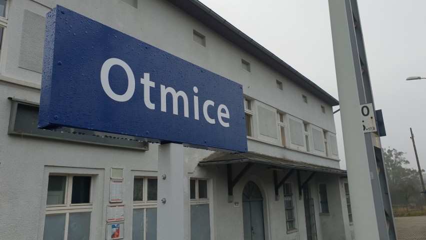 Stacja kolejowa w Otmicach.