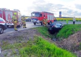 Wypadek na zjeździe z autostrady A4 pod Wrocławiem. Samochód wpadł do rowu