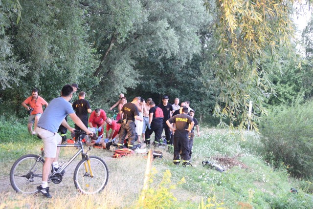 Reanimacja 50-latka, który kąpał się na Krukach w czwartek. Nie udało się go uratować