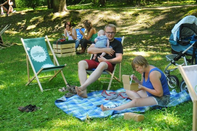 Na weekendowym piknikowaniu pojawiły się całe rodziny