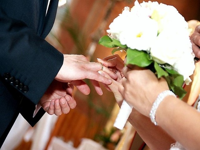 W 2012 r. we włocławskim USC były 632 śluby. Czy w tym będzie ich mniej, czas pokaże. Jedno jest pewne - jesteśmy mniej przesądni i bardziej otwarci na nową, ślubną tradycję