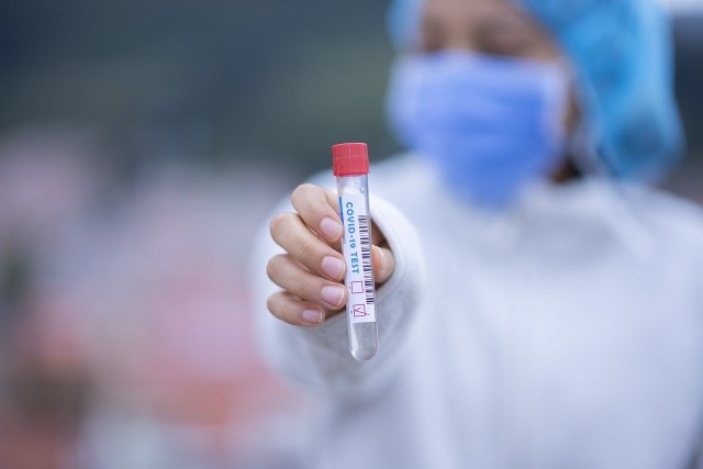 Wykonane testy potwierdziły u dwóch osób z personelu szpitala w Ciborzu zakażenie koronawirusem. Dotyczy to kobiety i mężczyzny.
