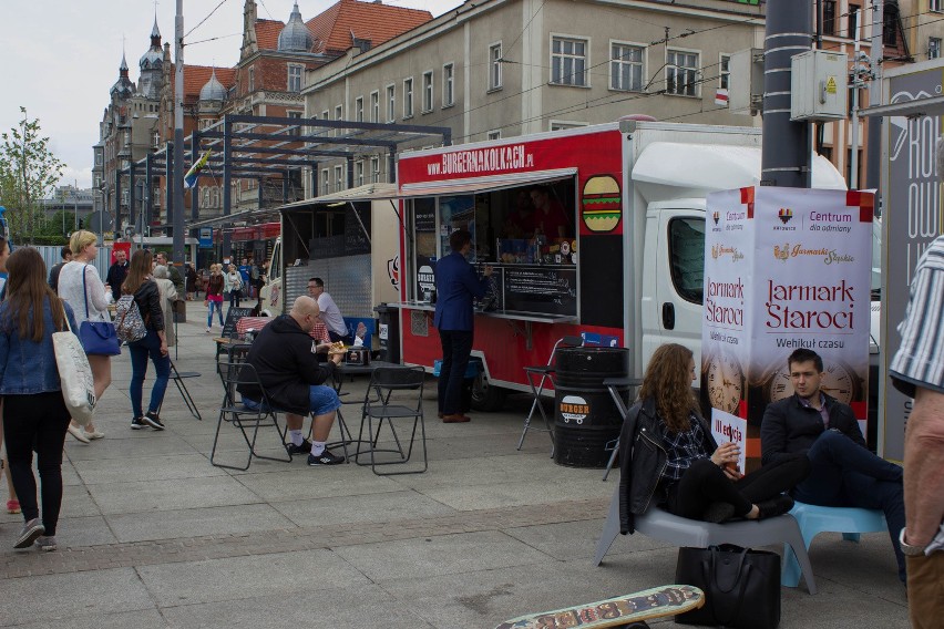 Zlot food trukców na rynku w Katowicach