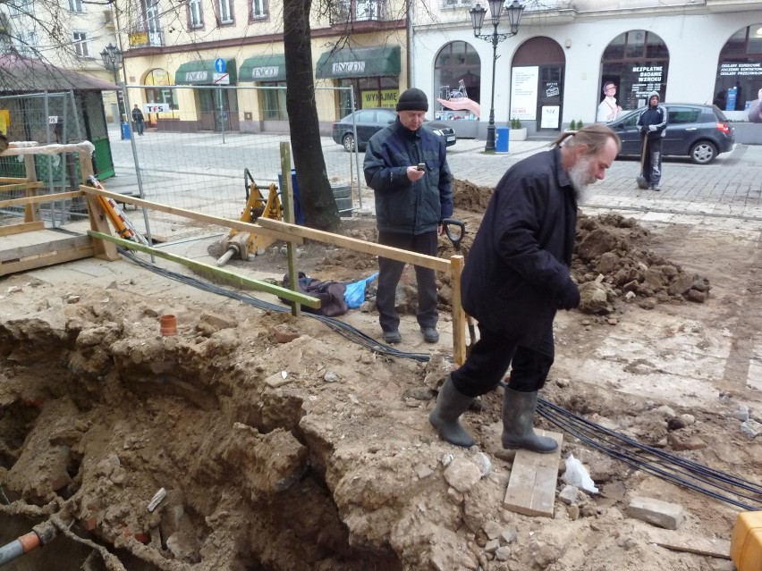 Znaleźli piwnice dawnego ratusza w Kaliszu. ZDJĘCIA, FILM