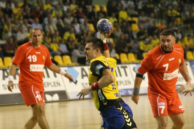 Daniel Żółtak (z piłką) uważa, że skuteczność jego zespołu będzie się poprawiać.