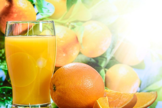 Soki pożądane są wiosną w każdej ilości. Z warzyw, owców - zarówno tych krajowych, jak i zagranicznych. Dla przykładu: jedna porcja (200 ml) soku z cytryny, grejpfruta lub pomarańczy pokrywa całkowite dzienne zapotrzebowanie na witaminę C.