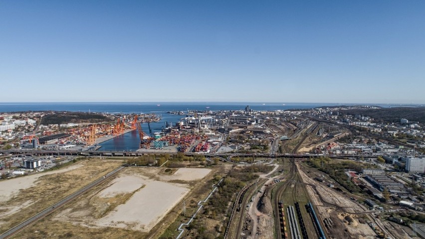 Gigantyczne inwestycje w infrastrukturę kolejową w Porcie Gdynia. Prace budowlane idą pełną parą