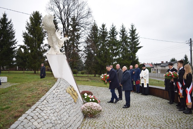 Mieszkańcy Przysuchy uczcili 105 rocznicę odzyskania niepodległości Polski.