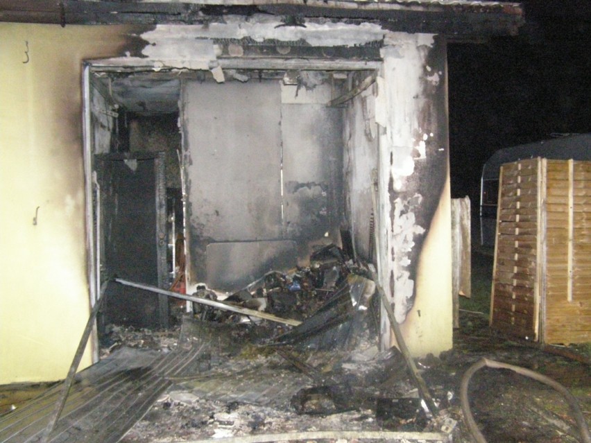 Nocny pożar restauracji w Cisach. Akcja gaśnicza trwała trzy godziny [ZDJĘCIA]