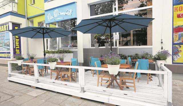 W Na Moment Cafe & Restaurant goście mają do swojej dyspozycji przytulny ogródek letni