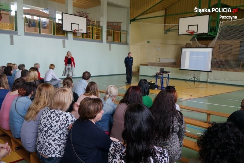 W szkołach w powiecie pszczyńskim odbyły się wywiadówki,...