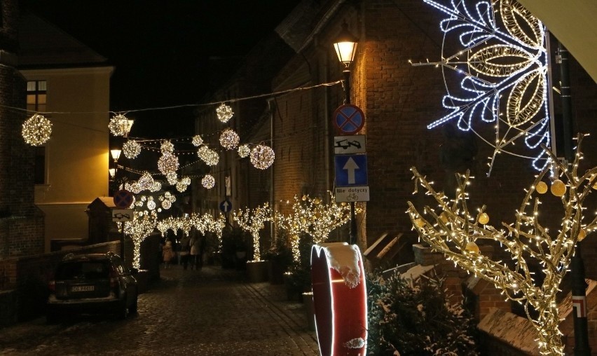 Tak wyglądały niektóre iluminacje świąteczne w 2021 roku na...