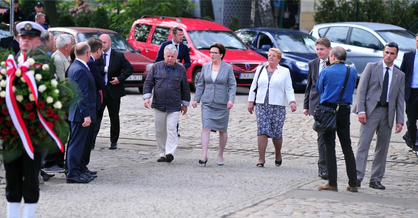 Premier Ewa Kopacz wspólnie z marszałkiem Senatu Bogdanem...