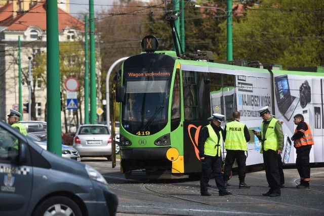 Autobus zderzył się z tramwajem. Czterech poszkodowanych