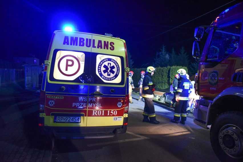 Wypadek w Małkowicach niedaleko Przemyśla. W zderzeniu peugeota z volkswagenem ranna została kobieta [ZDJĘCIA]