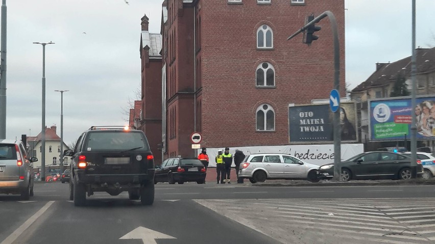 Zderzenie samochodów przy Domu Miłosierdzia w Koszalinie [ZDJĘCIA]