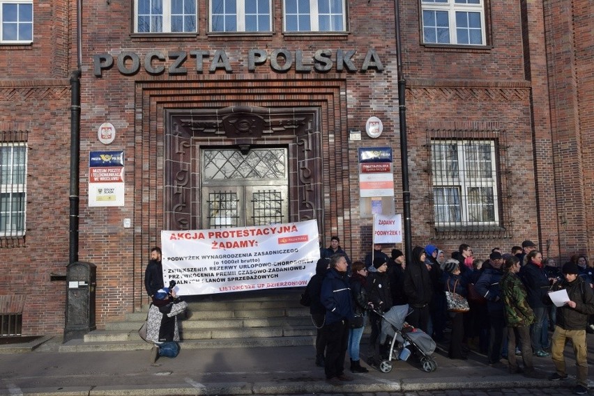 Protest listonoszy we Wrocławiu [ZDJĘCIA]