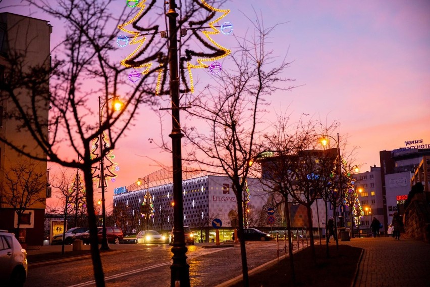 Białystok. Konserwator nie zgodziła się wpisać do rejestru zabytków tęczy na Centralu. PSS Społem musi zmienić swój wniosek [ZDJĘCIA]