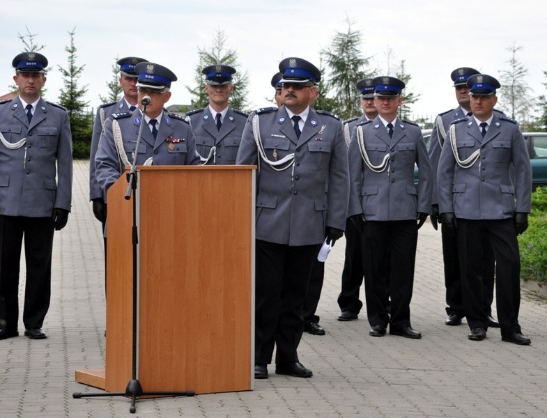 Komendant w sposób szczególny podziękował policjantom i...