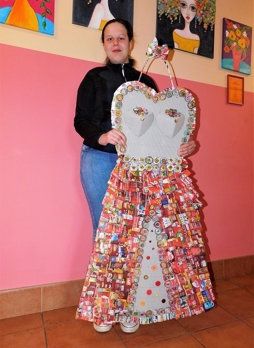 Ania Rusiecka ze Stąporkowa wygrała konkurs mody ekologicznej. Wykonała suknię balową z...papieru. Zobaczcie zdjęcia