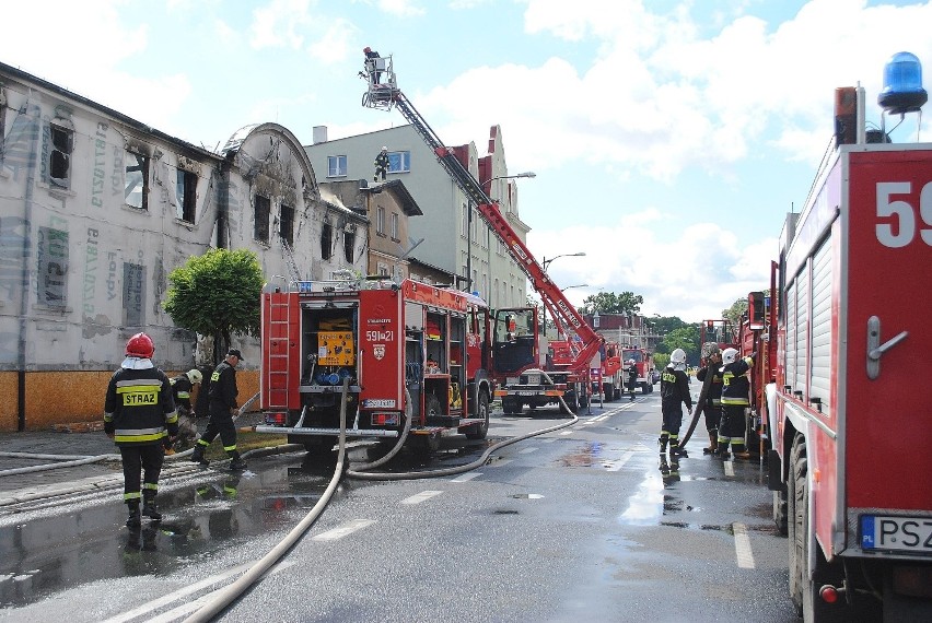 Pożar w Szamotułach: Płonęła opuszczona fabryka mebli