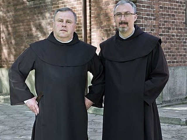 Ojcowie Szczepan Praśkiewicz (z lewej) i Piotr Nyk zostali wyróżnieni - powierzono im kolejne odpowiedzialne zadania w zakonie.