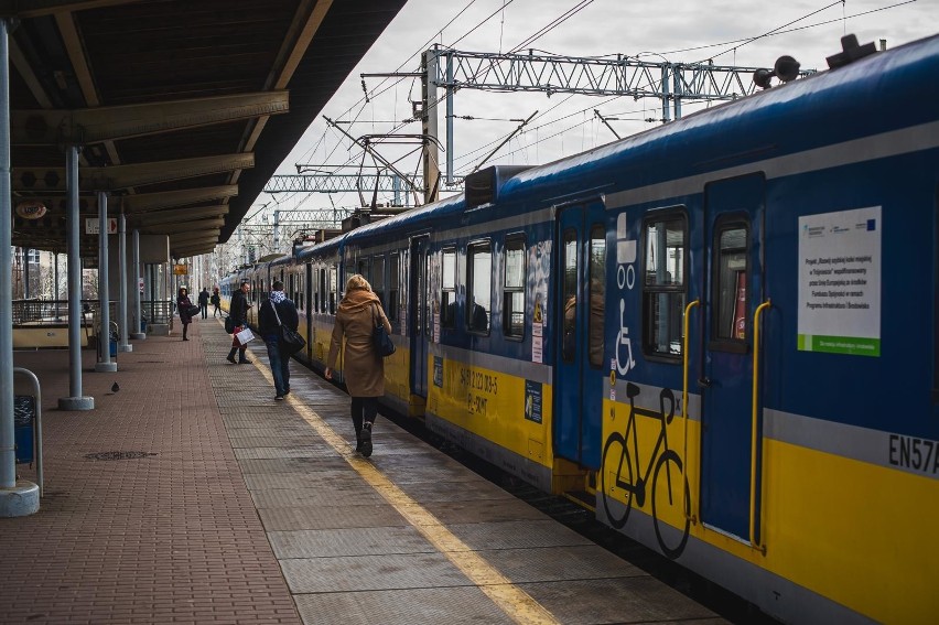 Wraca ruch na oba tory pomiędzy Gdańskiem Głównym a Wrzeszczem. Od niedzieli, 13.12.2020 r. częstsze kursowanie SKM-ek w godzinach szczytu